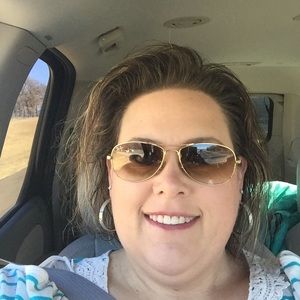 Meet your Posher, Crystal